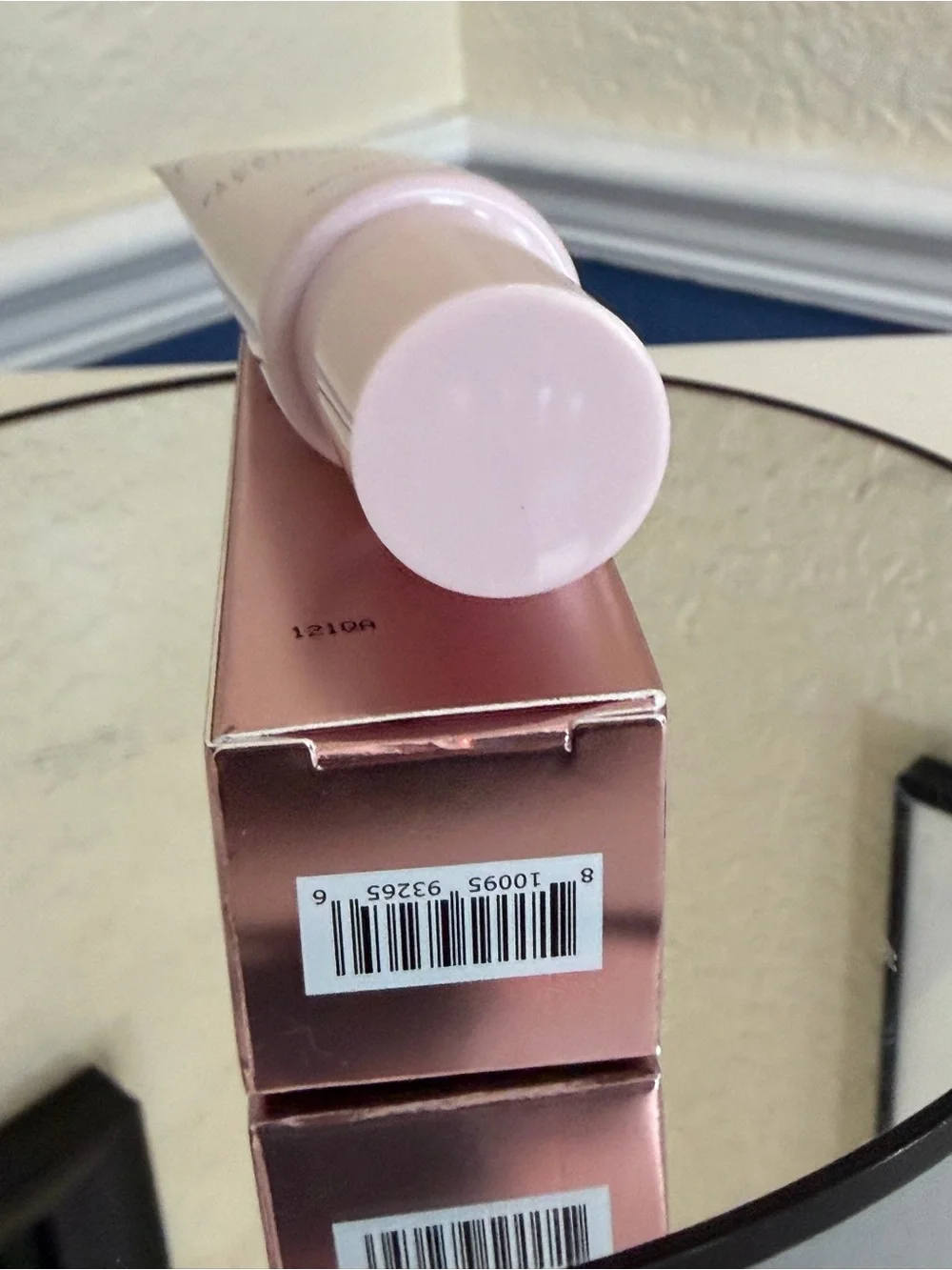 Nakery Plumping Velvet Serum-Infused Foundation Light NIB 1.01FL.OZ.